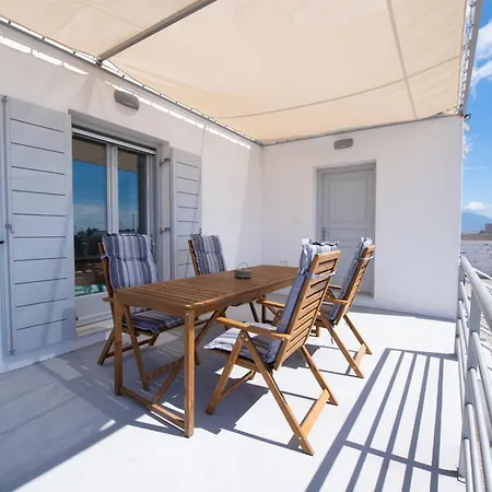 Casa de Férias Denis Summer Living Perivolos (Santorini)